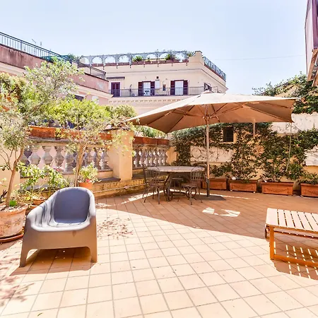 Colosseum Terrace * Rom